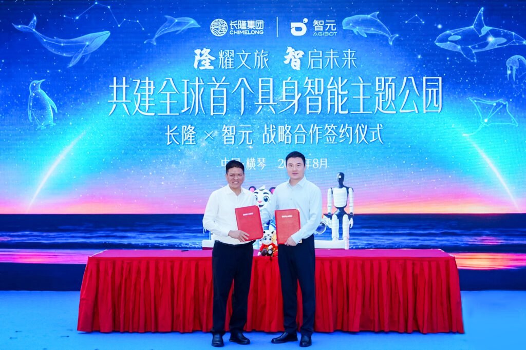 AGIBOT and Chimelong signing their strategic agreement in Hengqin — official photograph