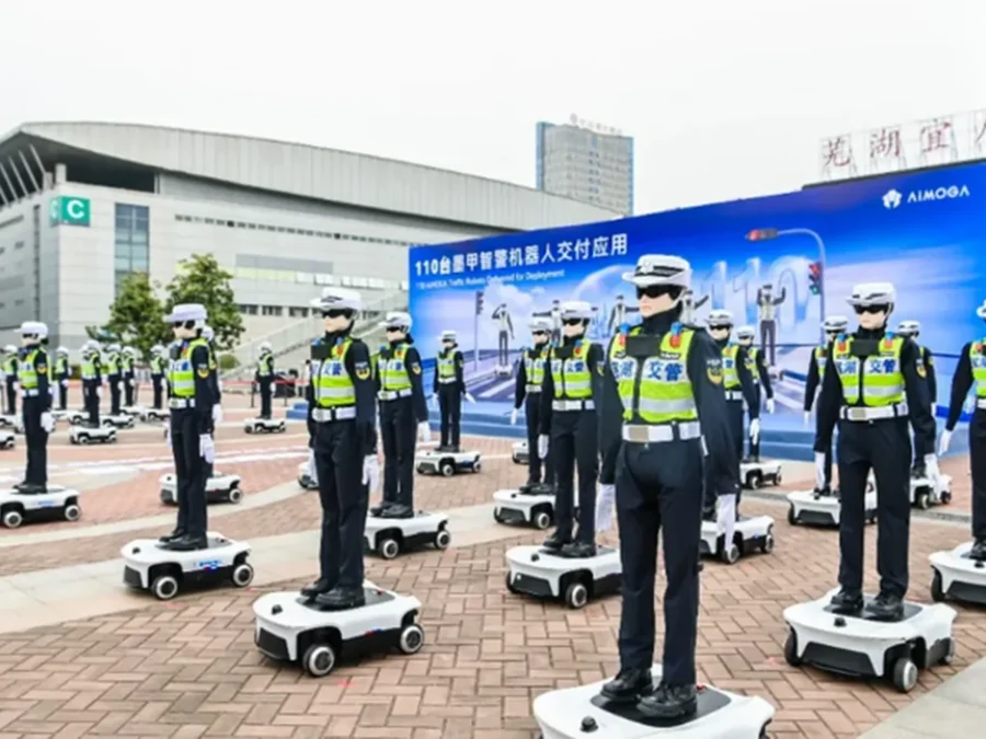 Flota robotów AiMOGA do zarządzania ruchem podczas wydarzenia w Chinach