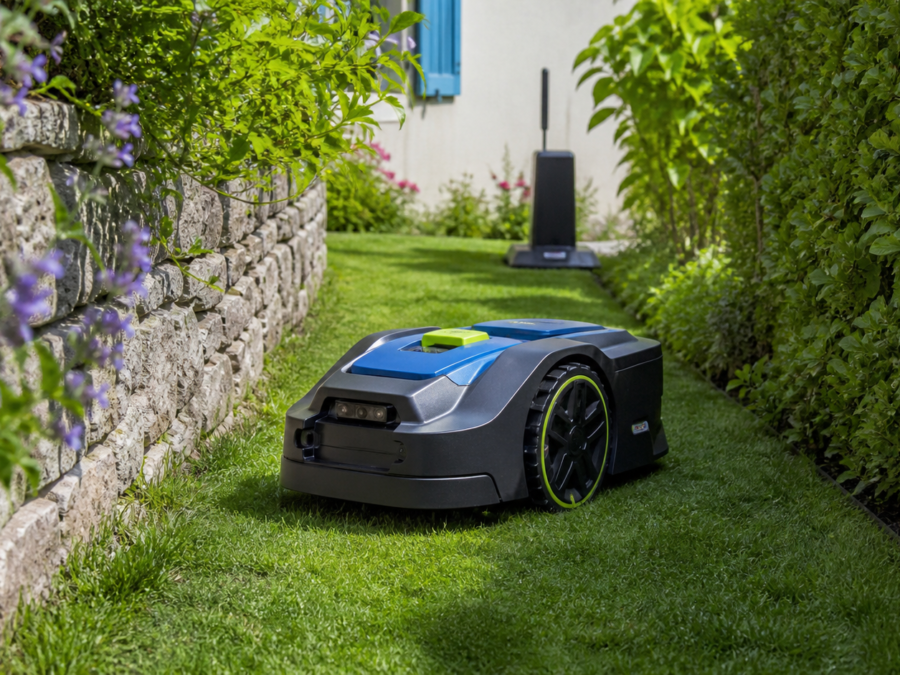 Redakcyjna ilustracja robota ECOVACS GOAT O600 RTK