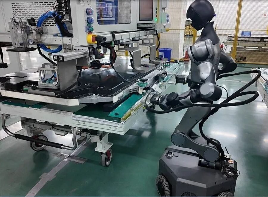 XiaoMo robot at a CATL battery-pack testing station