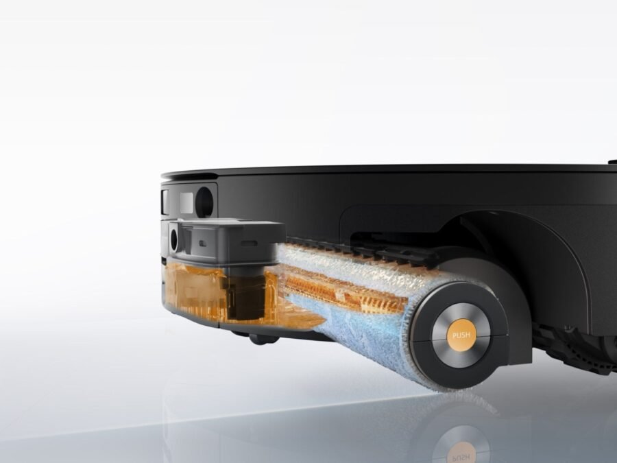 Roborock Saros 20 Flow Complete with SpiraFlow 2.0 roller mop — official manufacturer image