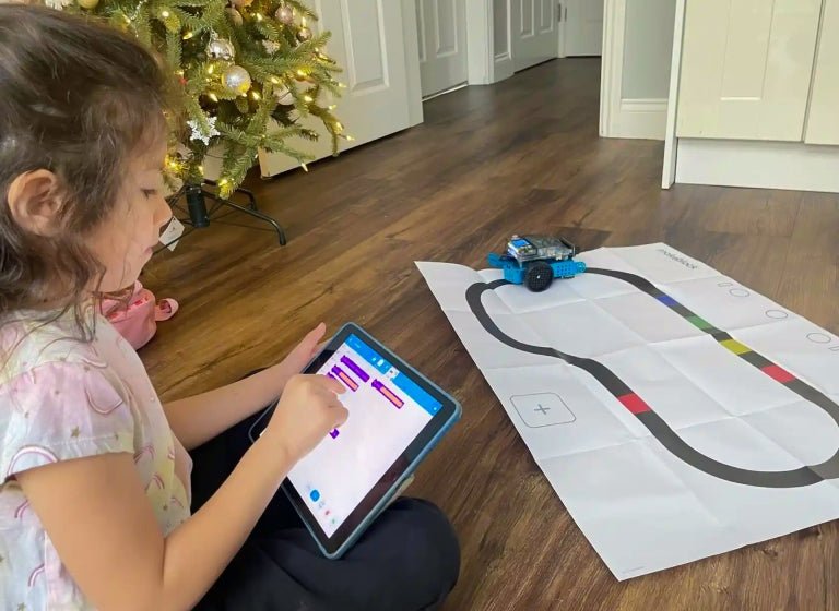 Programming a Makeblock robot in the app — manufacturer photograph