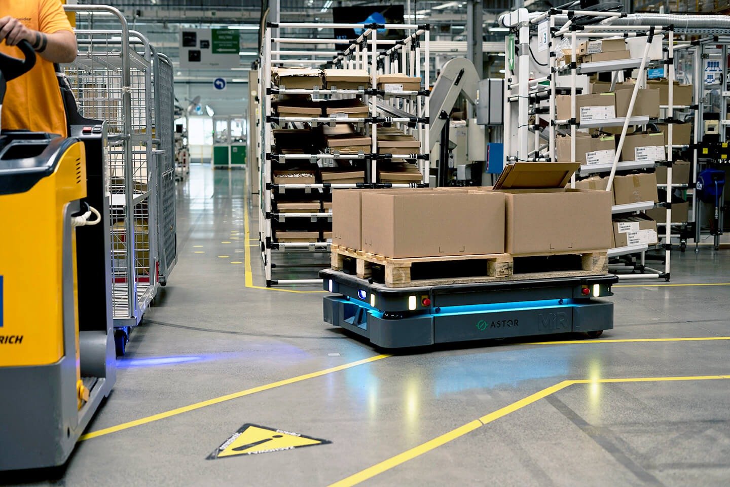MiR500 carrying a pallet at Schneider Electric in Bukowno. Photograph: Mobile Industrial Robots.